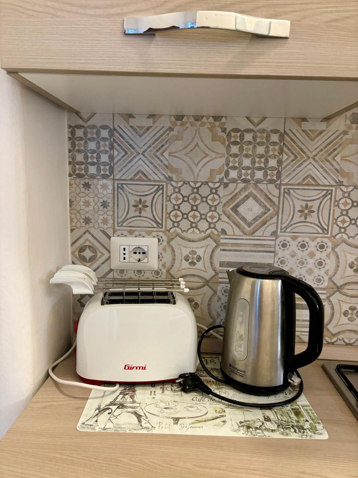 Joy House -Central City Near Metro Arco Della Pace Brera-Entire Apartment Perfect For Work & Play, Nightlife With Ac & Fast Wifi Welcome To The Cool Joy House! Milán Exterior foto